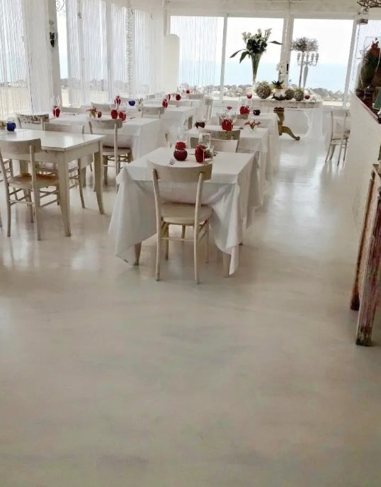 Microcement on floor in restaurant